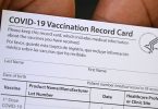 Une femme du New Jersey accusée d'avoir vendu de fausses cartes de vaccin