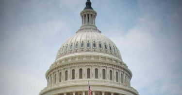 Le Sénat adopte un projet de loi omnibus pour financer le gouvernement