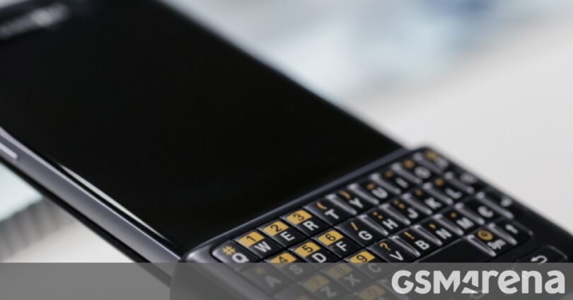 Flashback: Samsung tried to resurrect the hardware QWERTY with this case